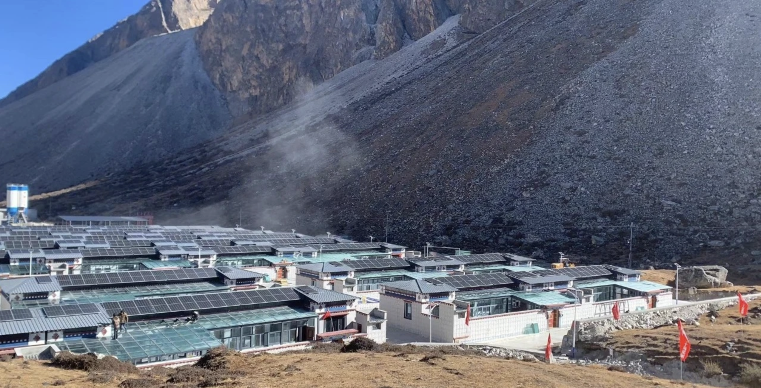 Plateau village · solar + PCM clean heating